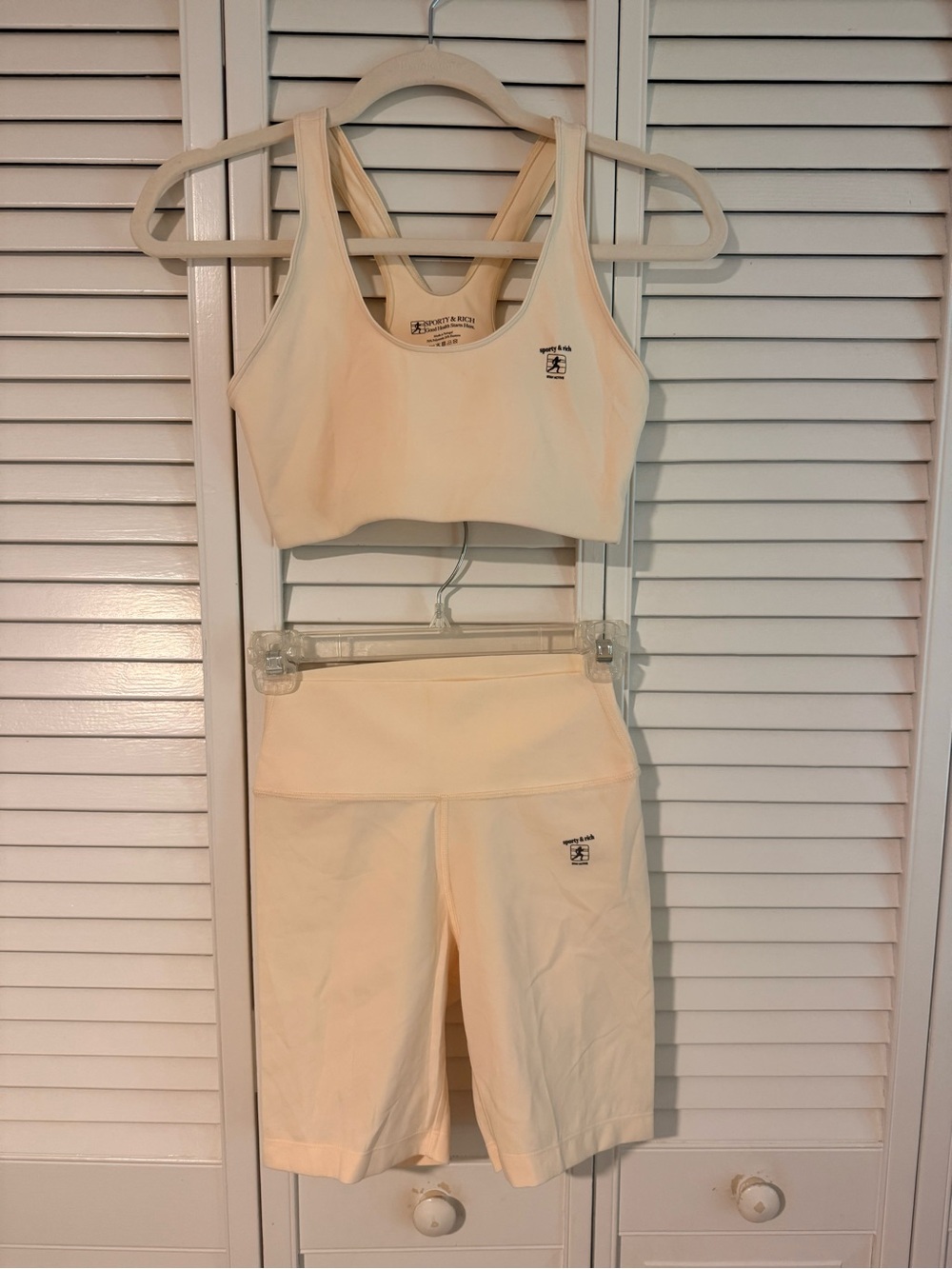 Sporty & Rich Cream Two-Piece Active Set - Sports Bra & High-Waist Biker Shorts